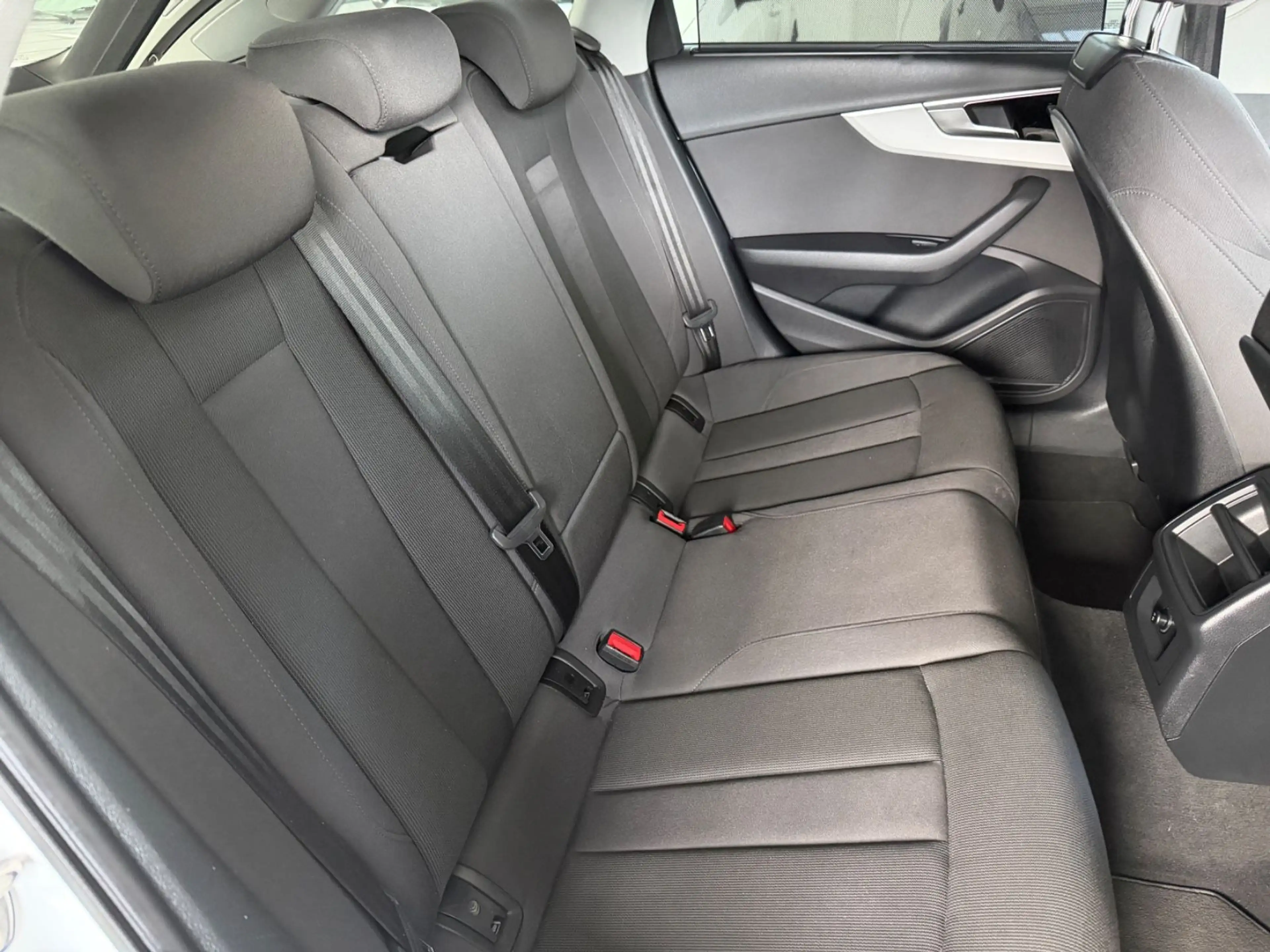 Audi A4 Avant 40 TDI DSG°AHK°LED°NAVI°STANDHZG.° — photo 22
