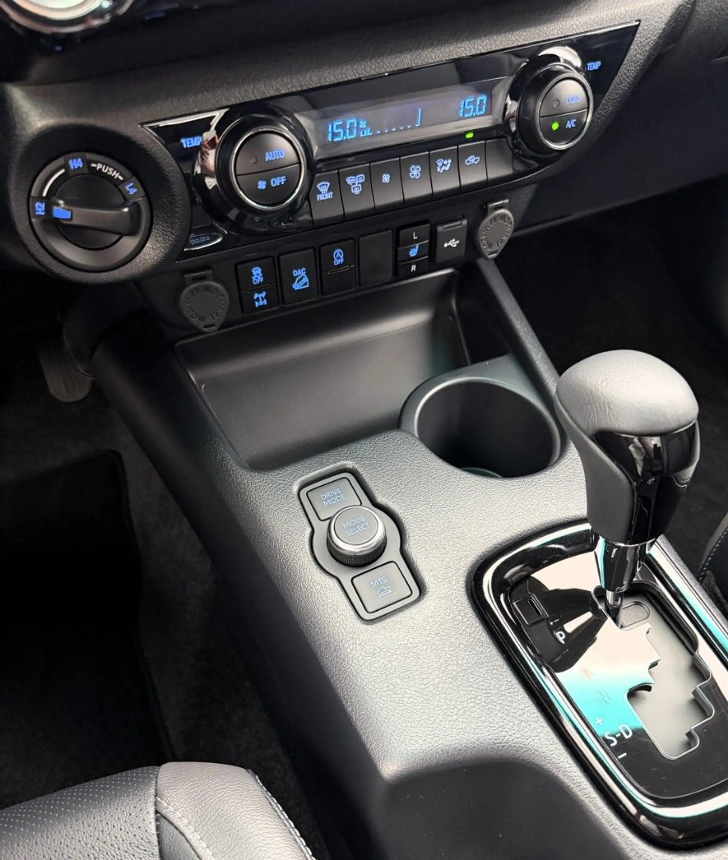 Toyota Hilux 2.8 D4-D Invincible °Mild HYBRID°AHK°Wanne — photo 14