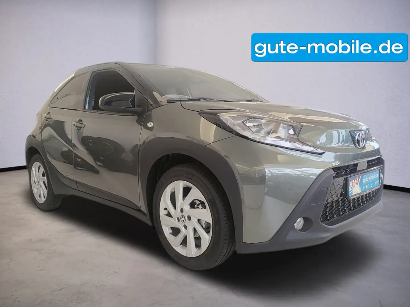 Toyota Aygo Pulse*Kamera*Sitzheizung 1,0-l-VVT-i 5-Gang-Schalt Zelená - 2