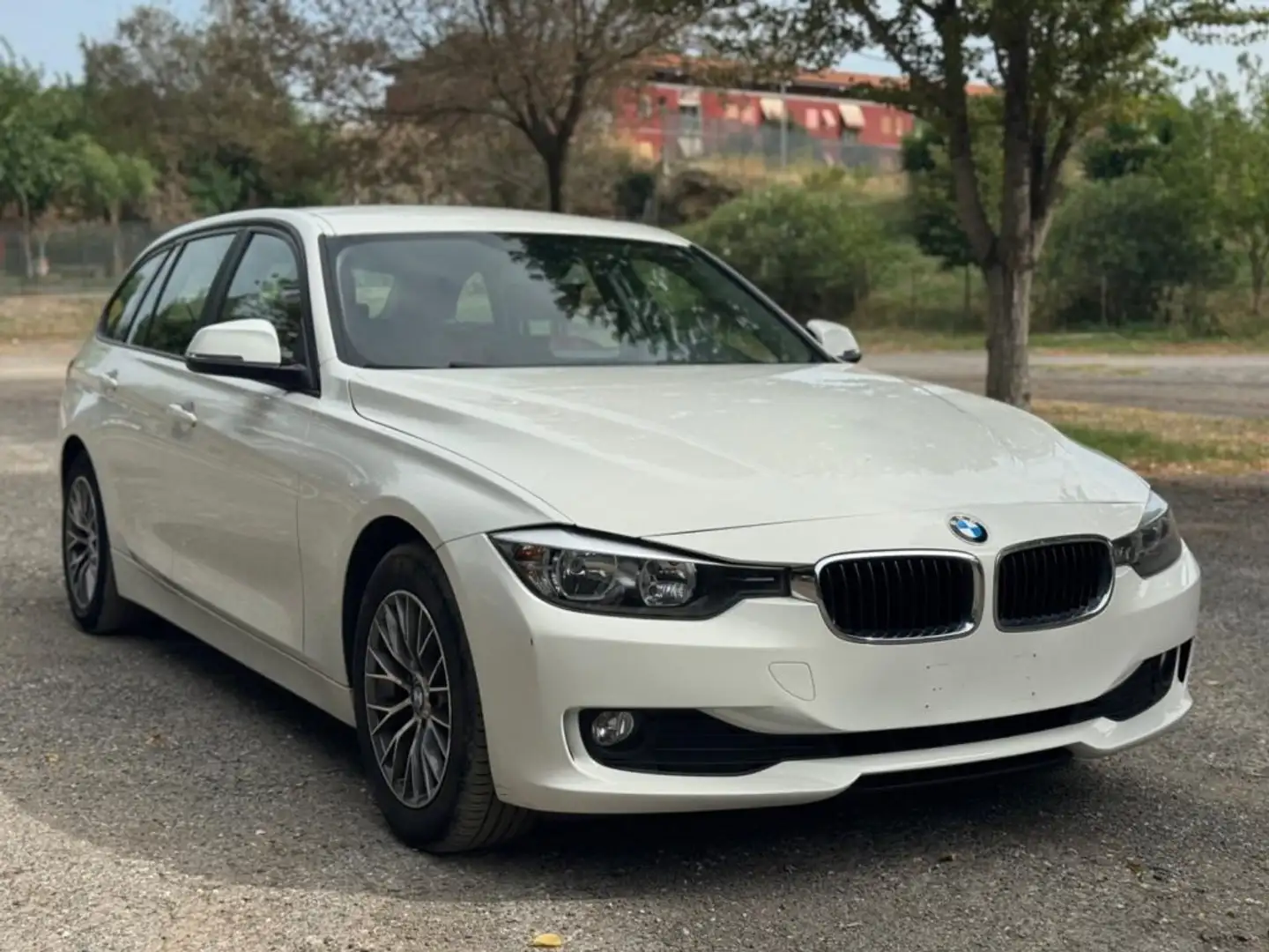 BMW 318 318 d Touring “PELLE ROSSO CARTIER” Wit - 2