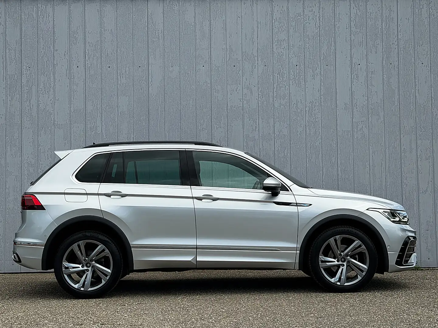 Volkswagen Tiguan 2.0 TDI BMT R-Line 4Motion Silber - 2
