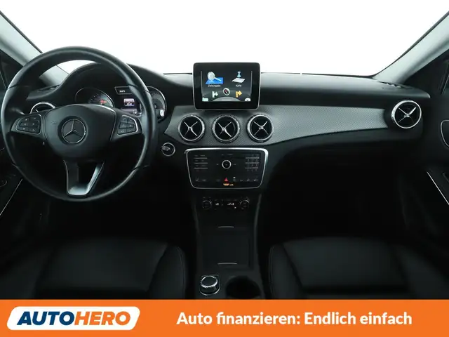 Mercedes-Benz Gla view 12