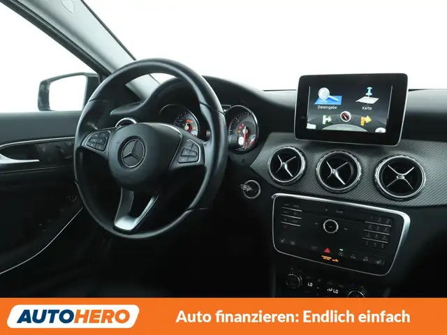 Mercedes-Benz Gla view 13