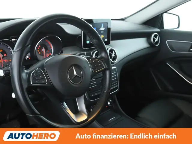 Mercedes-Benz Gla view 11