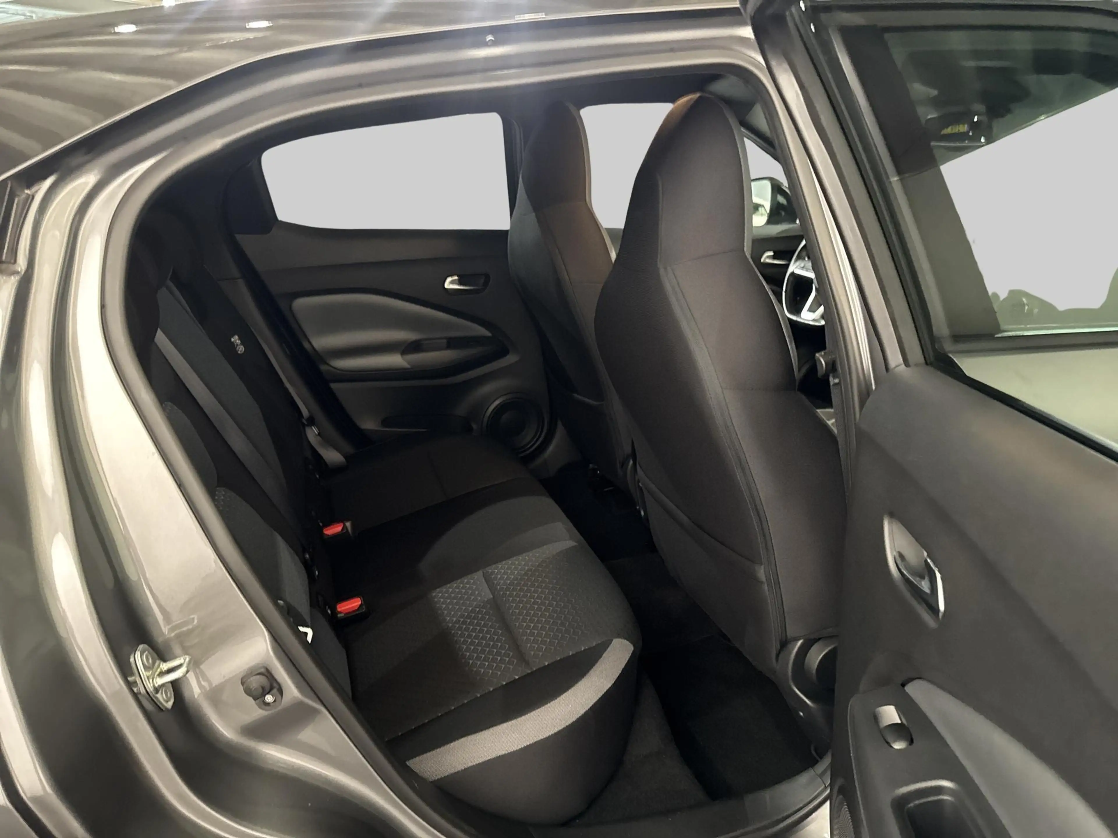 Nissan Juke 1.0 DIG-T Premiere Edition — photo 14