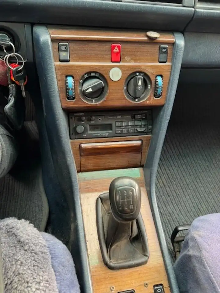 Mercedes-Benz Baureihe 124 E-Klasse D 124W, foto 3