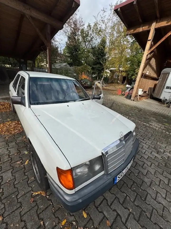Mercedes-Benz Baureihe 124 E-Klasse D 124W, foto 10