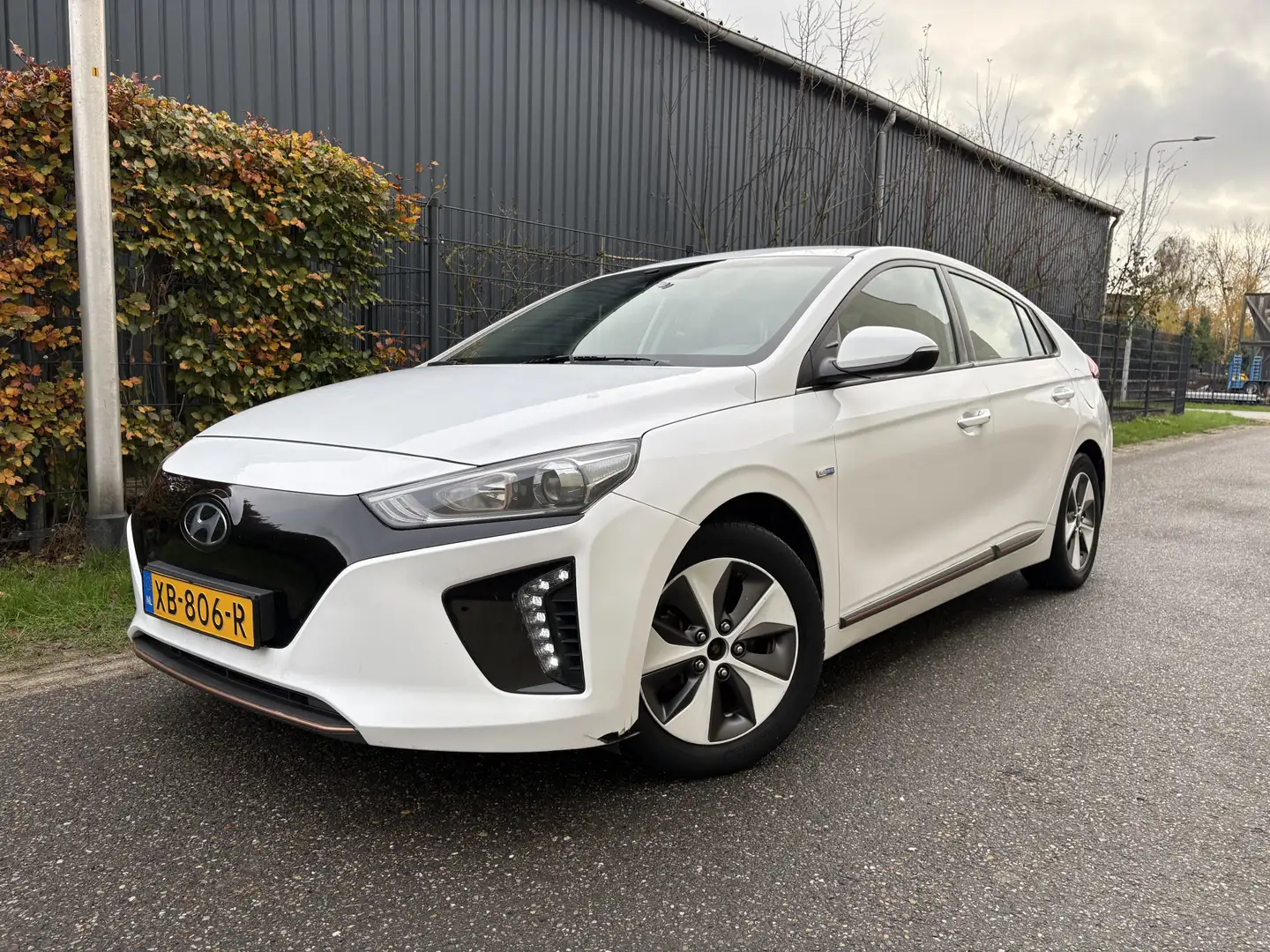 Hyundai IONIQ Comfort EV / AUTOMAAT / NAVI / INFINITY / CRUISE / Wit - 1