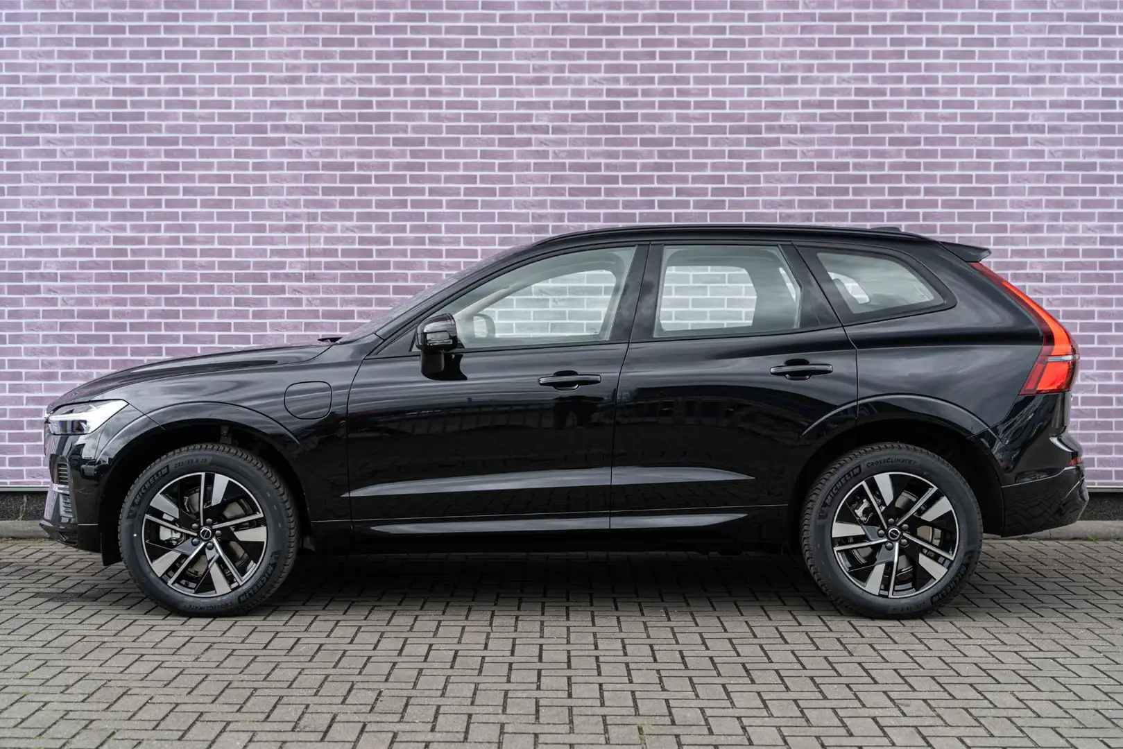 Volvo XC60 T6 Plug-in hybrid AWD Essential - Facelift - | Sto Zwart - 2