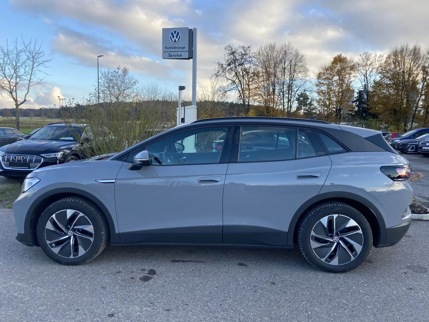 Volkswagen ID.4 NAVI+LED+AHK+CCS+APP-CONNECT+19"+PDC+DAB+LA Grau - 2