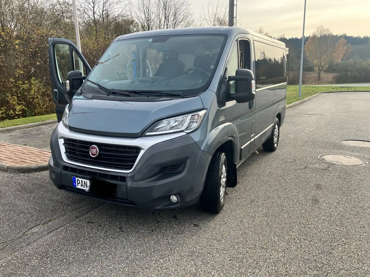 Fiat Ducato 180 PS Luxusbus mit starker Optik Grau - 1
