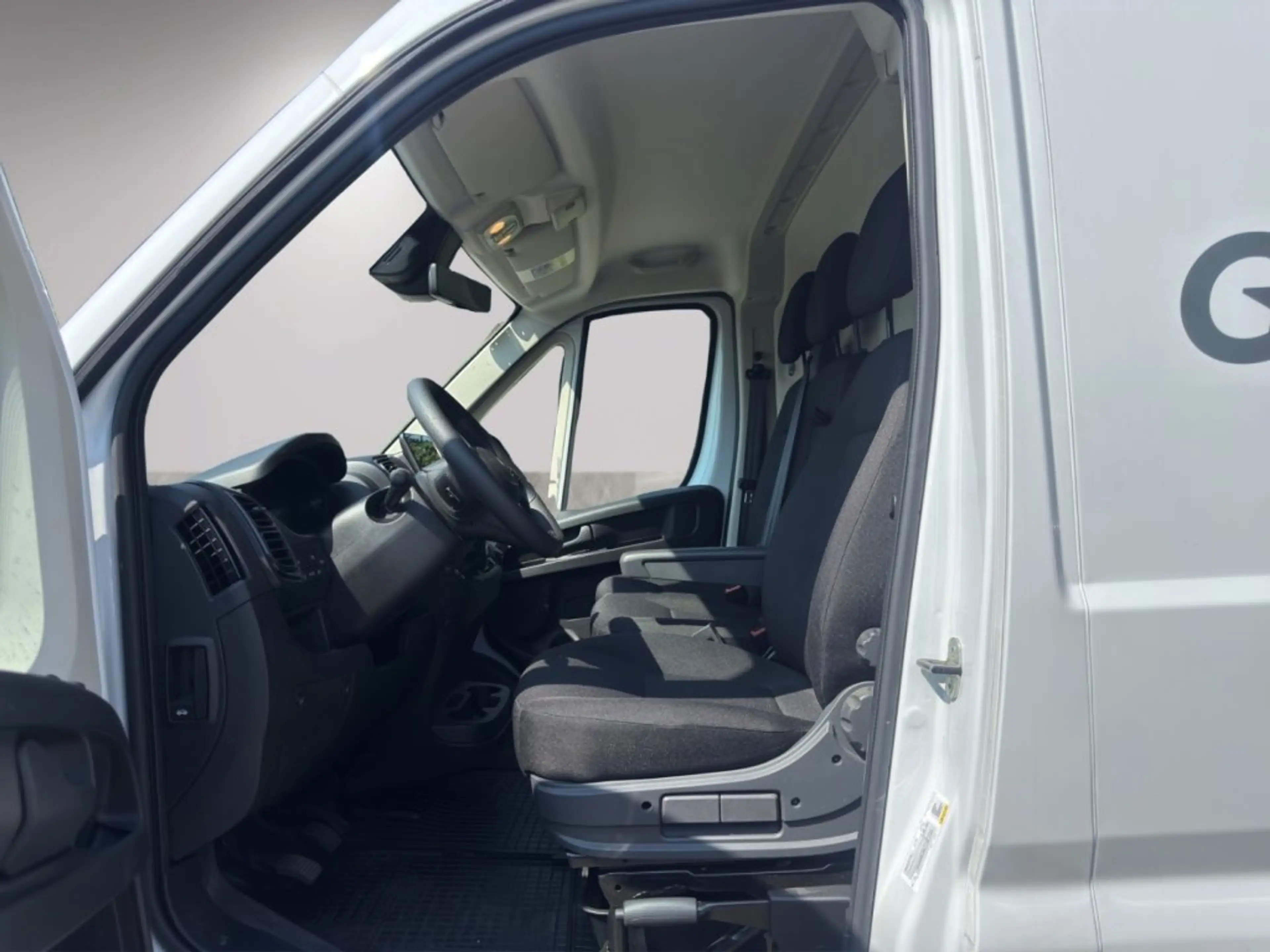 Peugeot Boxer Kastenwagen 35+ L3H2 140 6-Gang — photo 7