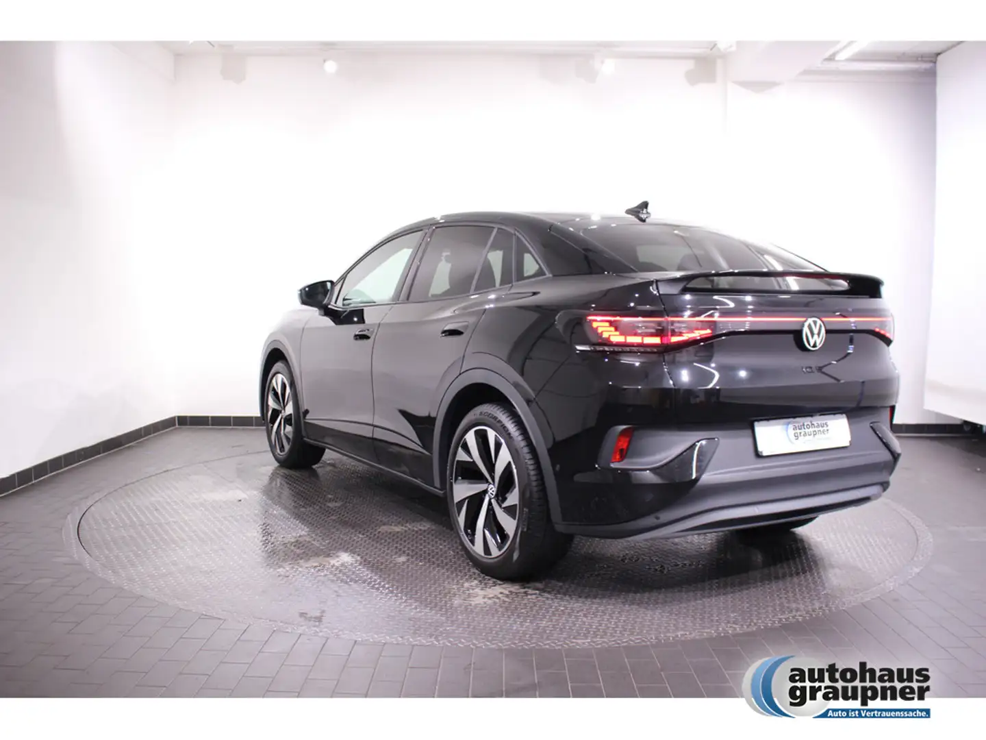 Volkswagen ID.5 Pro 210 kW 286 PS 77 kWh 1-Gang-Automatik Black - 2