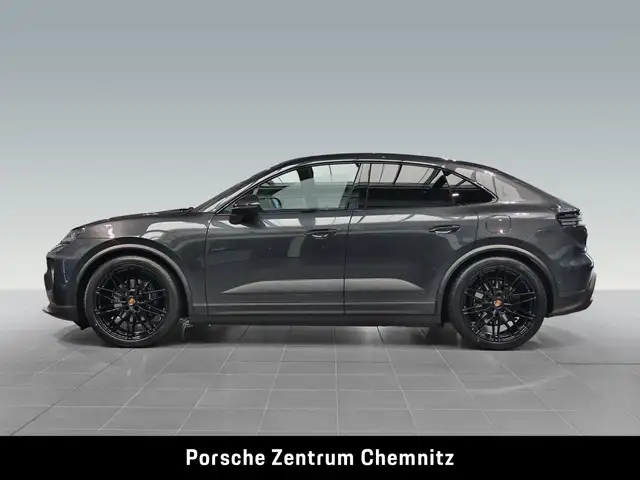 Porsche Macan view 2