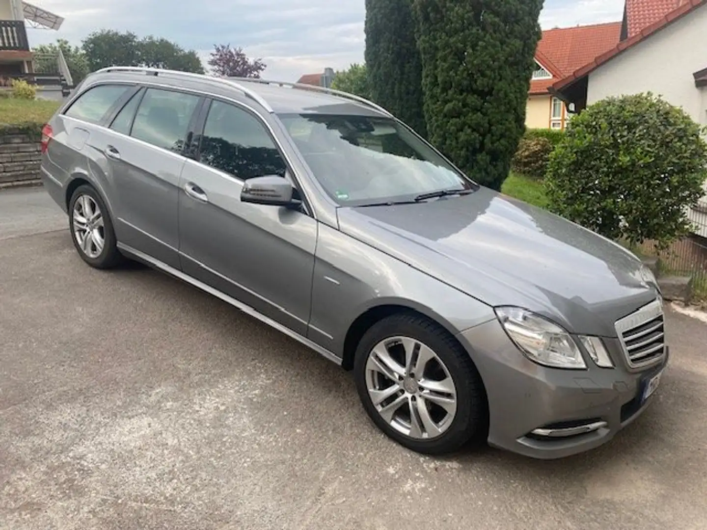 Mercedes-Benz E 220 E 220 T CDI DPF BlueEFFICIENCY Avantgarde Stříbrná - 1