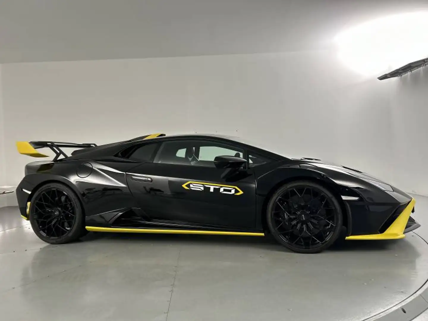 Lamborghini Huracán STO 5.2 V10 640 RWD LDF7 Noir - 2