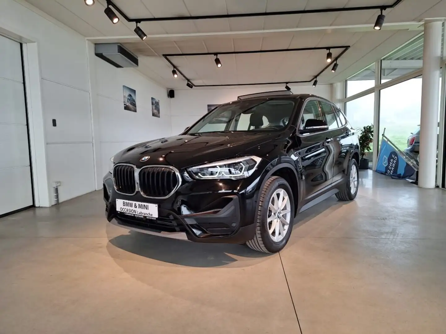 BMW X1 sDrive18IA SIEGESPORT/TOITPANO/NAV/GARANTIE Zwart - 1
