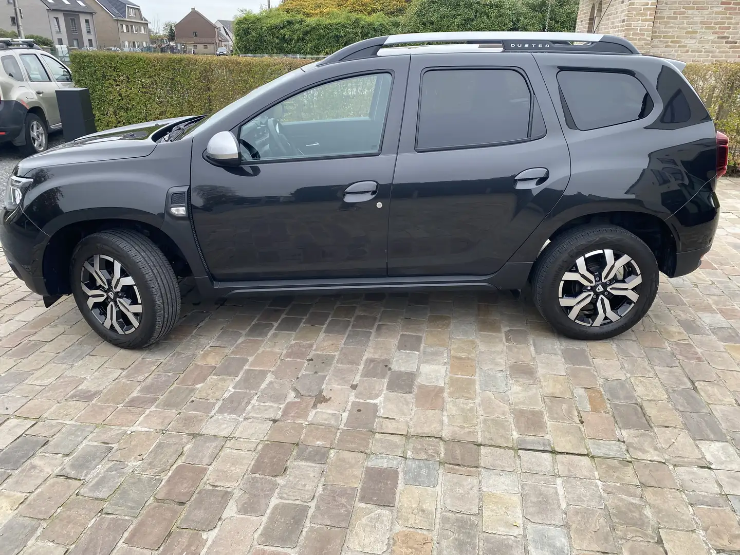 Dacia Duster TCe 90 2WD Essential Zwart - 2