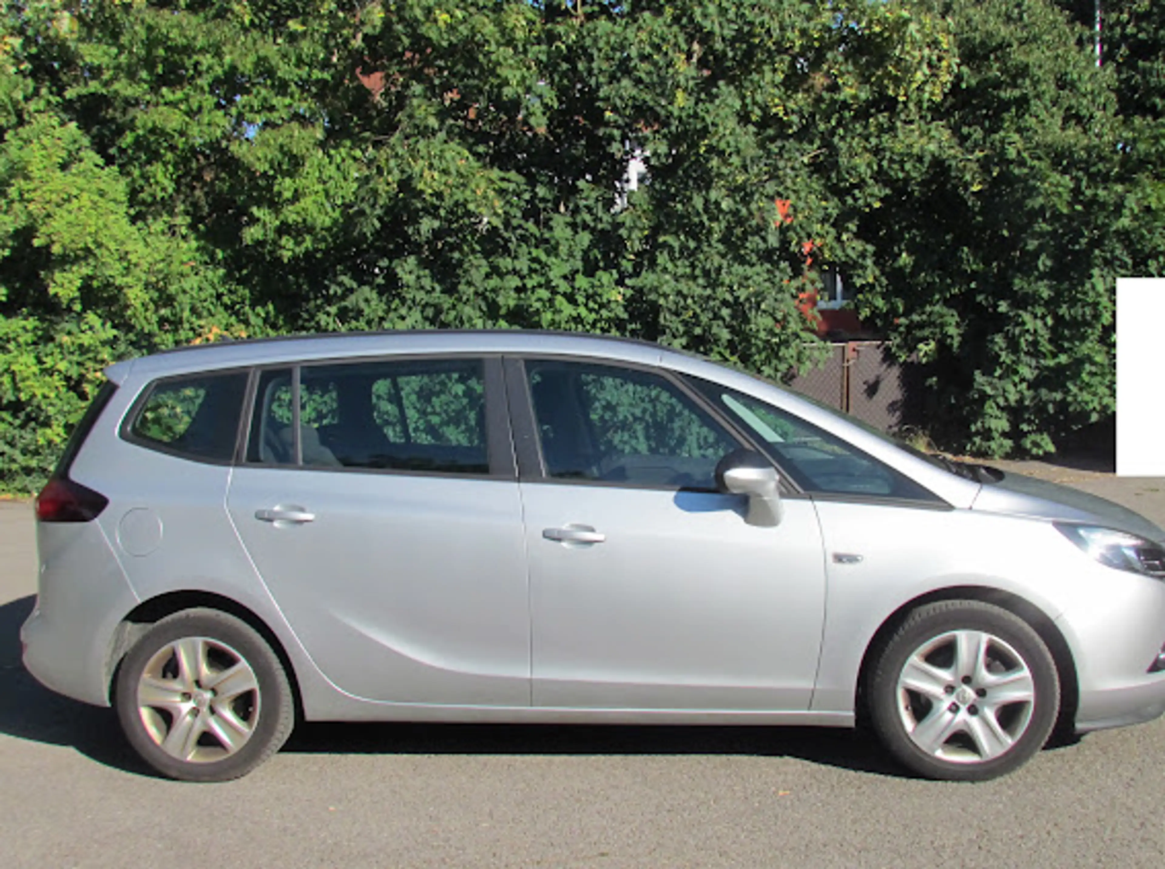 Opel Zafira Tourer Edition Fahrradträger Klima PDC 7 Sitze SHZ LHZ Allwetter!!! — photo 4