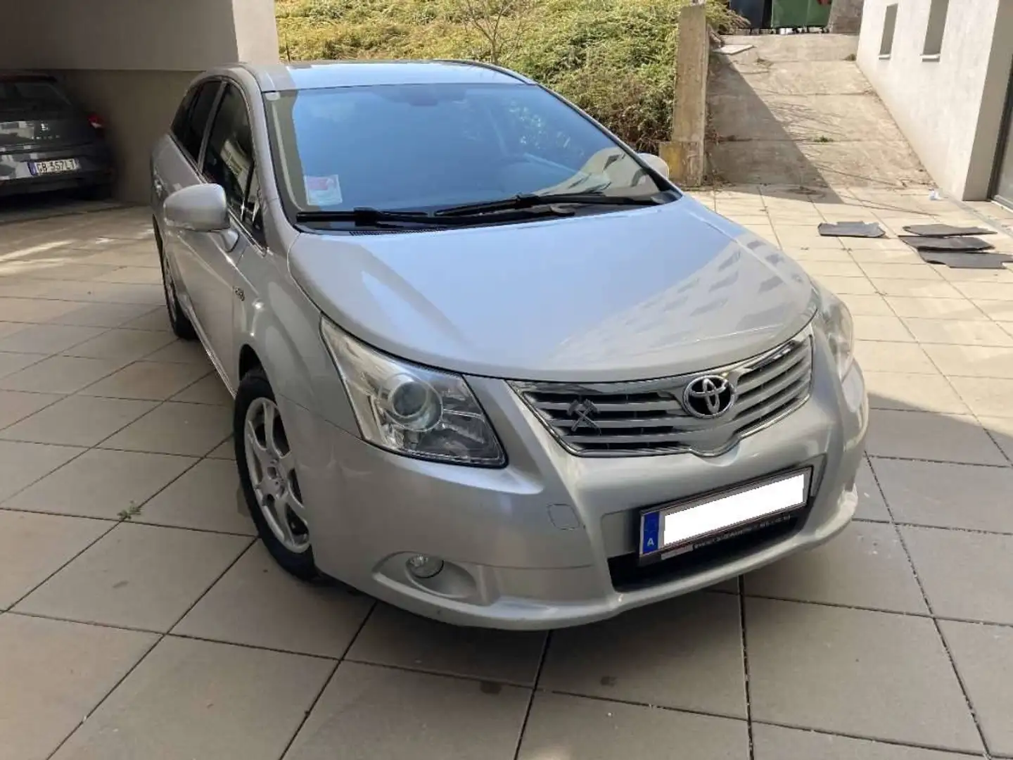 Toyota Avensis Avensis 2,2 D4-D 150 DPF Comfort Comfort Silber - 2