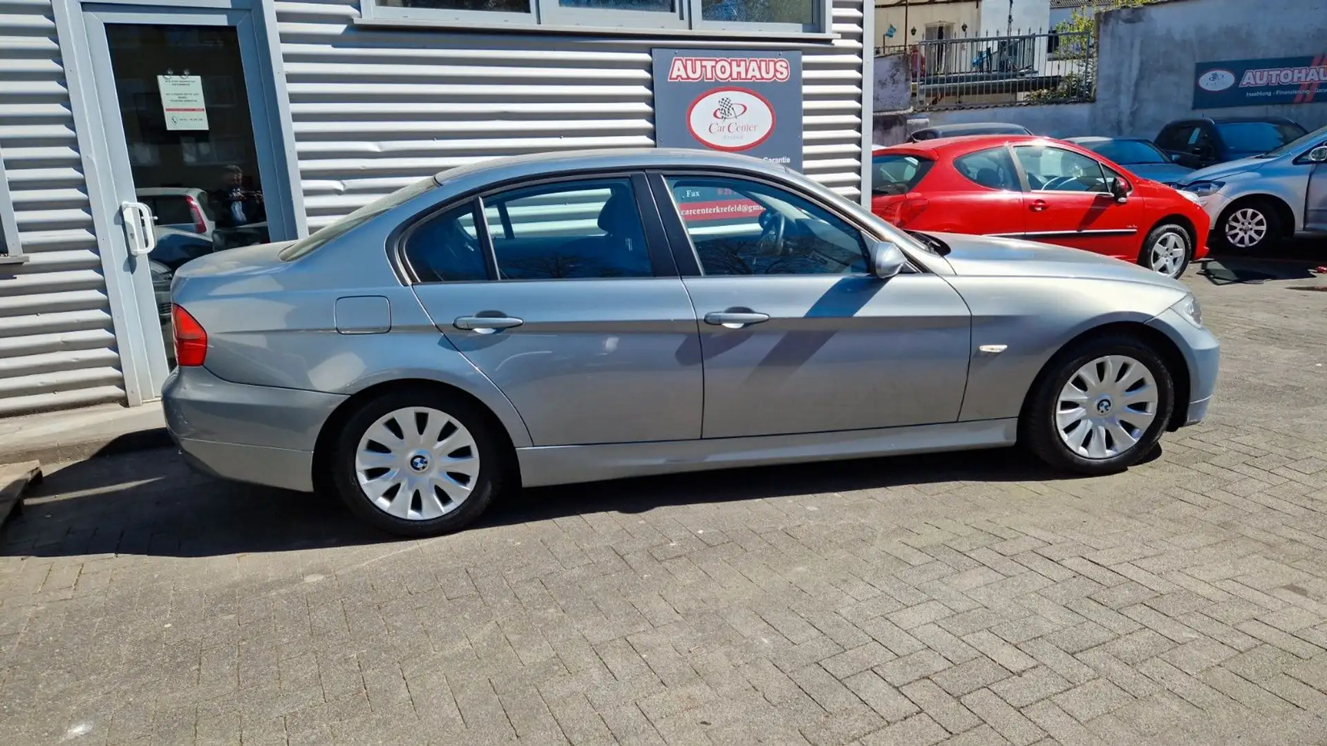 BMW 320 i Lim. TEMPOMAT+SHZ+KLIMAAUTO Сірий - 2