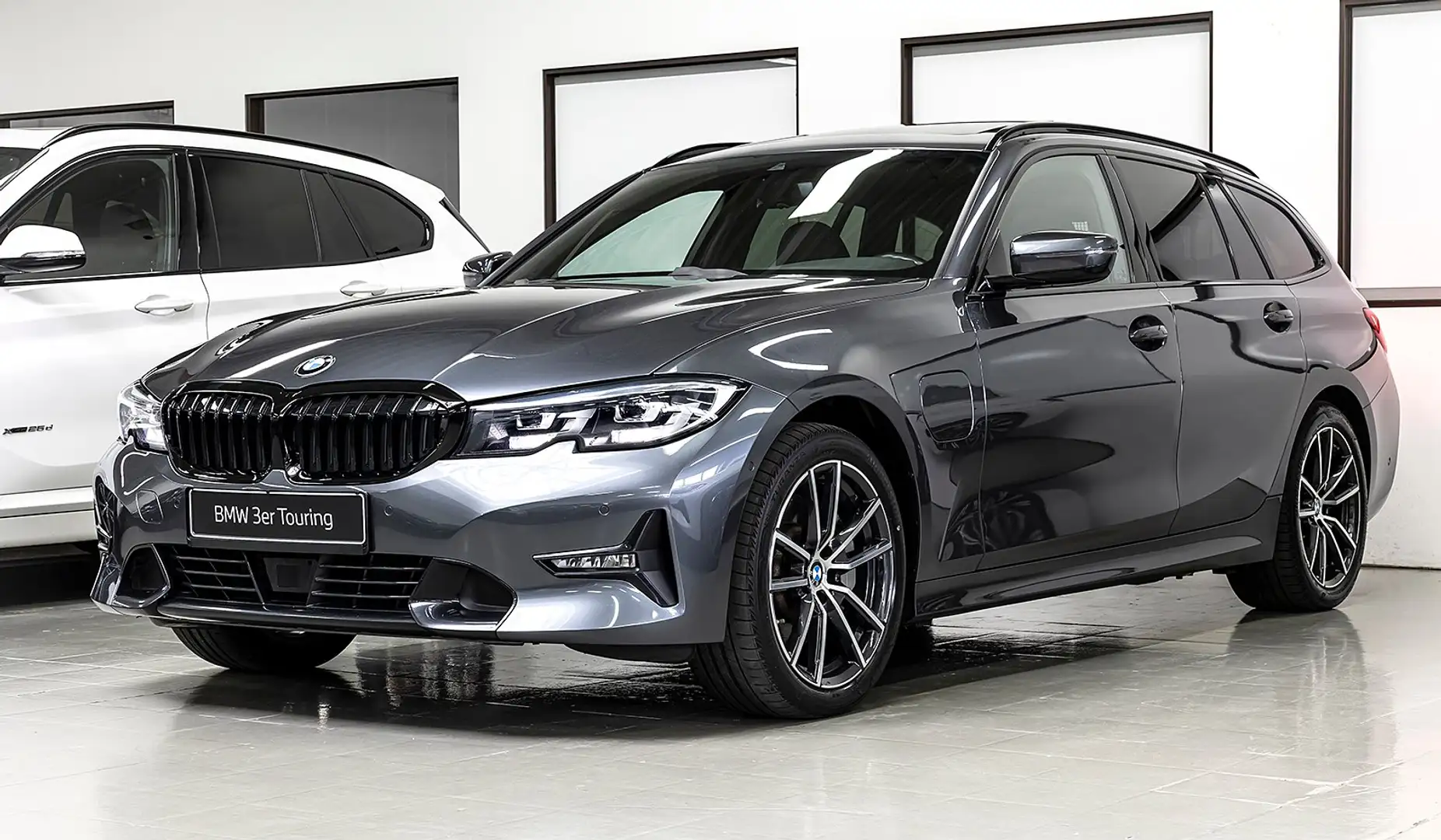 BMW 330 eT SPORT LED LCP AG+DA ACC PAN SH AHK DAB HiFi 18" Grau - 1