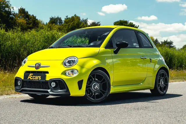 Abarth 595 Pista MANUAL / BEATS SOUND SYSTEM / APPLE CARPLAY /