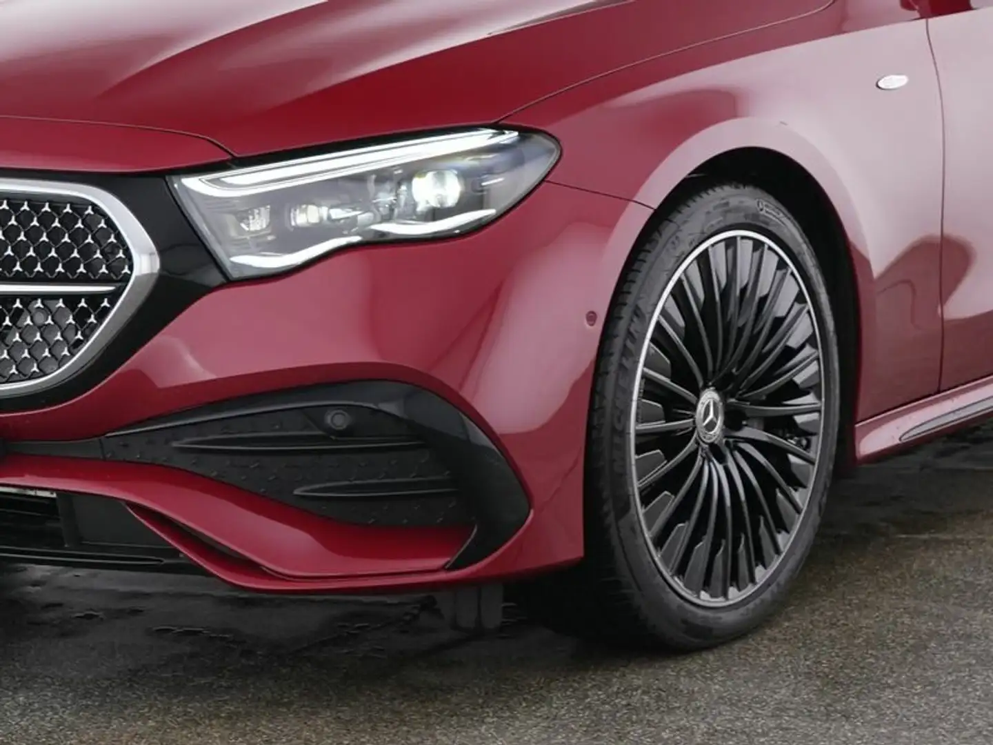Mercedes-Benz E 300 E 300 de T AMG+NIGHT+SUPERSCREEN+AHK+DISTRO+PANO Rot - 2