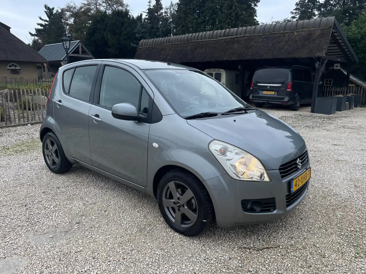Suzuki Splash 1.0 VVT Exclusive Stoelverw, Navi, keyless Gris - 2