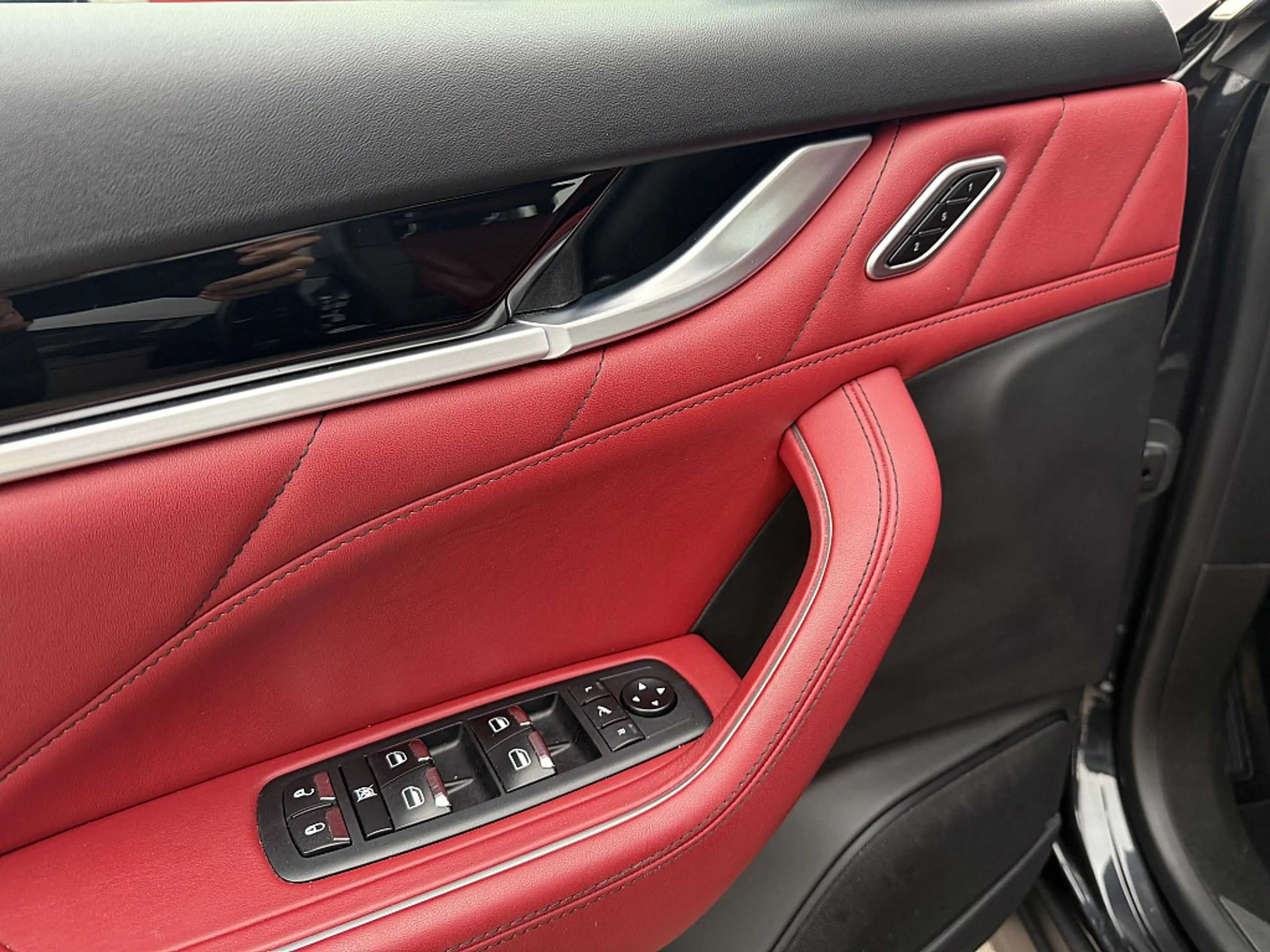 Maserati Levante Diesel Q4 GranLusso — photo 14