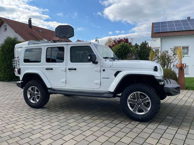 Imagine Jeep Wrangler JLU Sahara/ ca. 70mm höher/ 33er Reifen/ 72 TKm