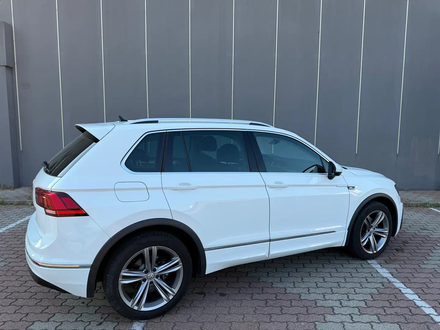 Volkswagen Tiguan Tiguan 2.0 tdi Advanced R-Line Exterior 150cv dsg Bianco - 2