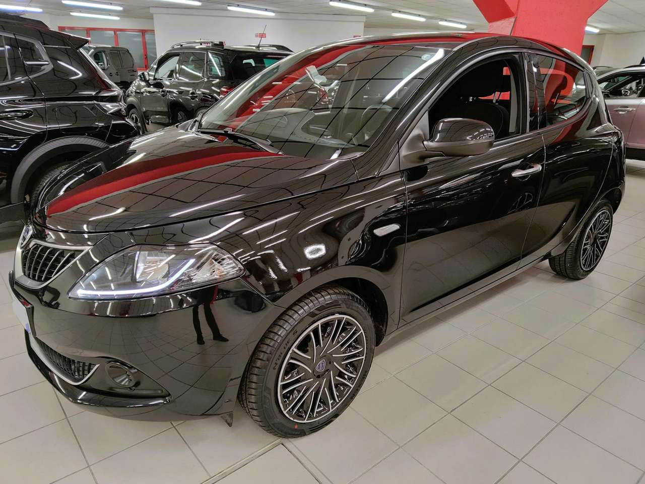 Lancia Ypsilon 1.0 70cv Hybrid 5p Gold + Car Play