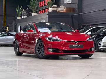 LONG RANGE RAVEN - RED & WHITE - AUTOPILOT ACTIVE