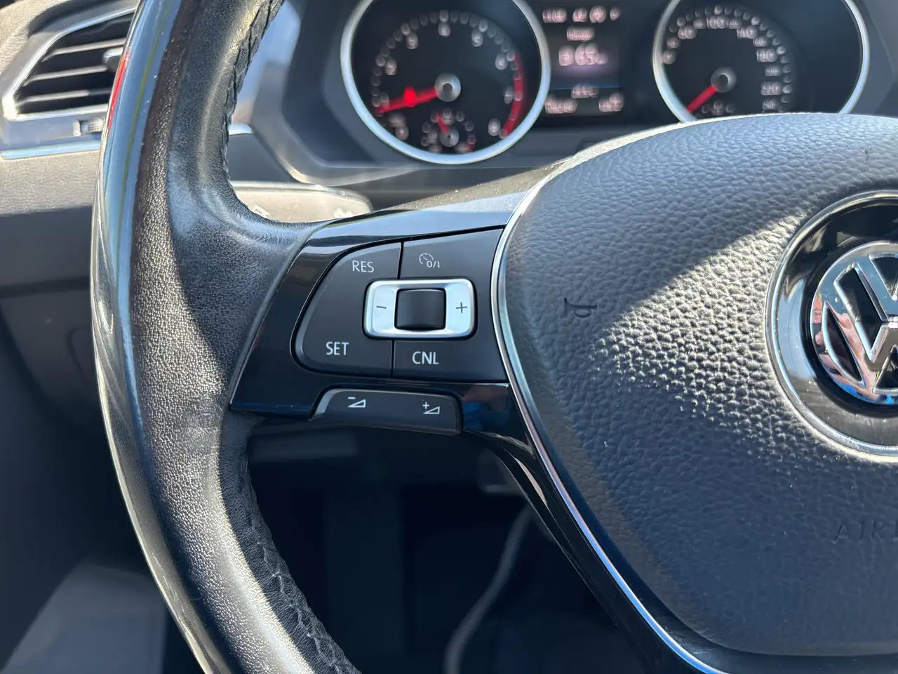Volkswagen Tiguan снимка Volkswagen Tiguan