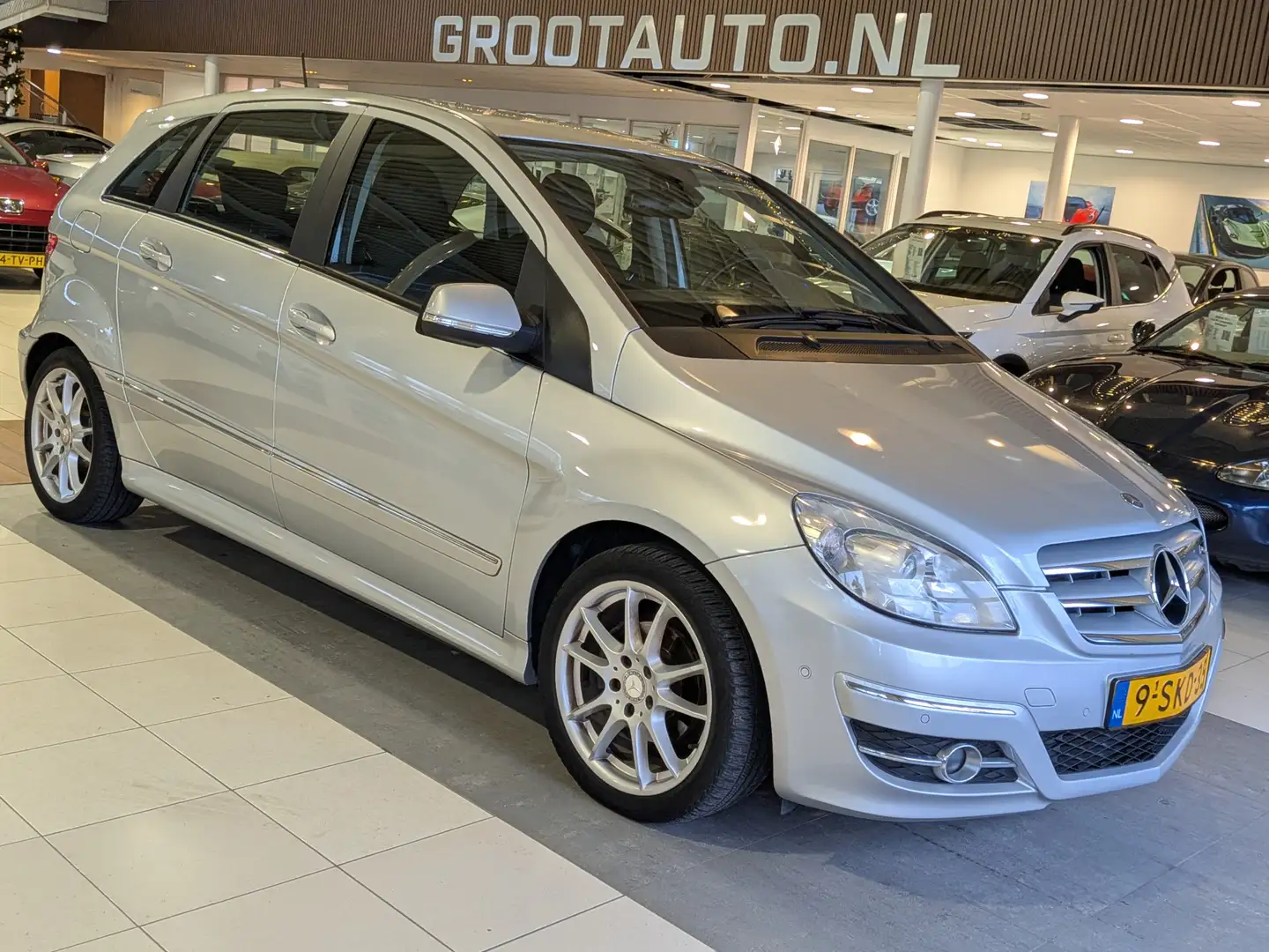 Mercedes-Benz B 180 Automaat Airco, Cruise Control, Stuurbekrachtiging Grijs - 1