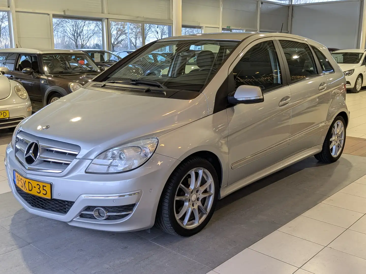 Mercedes-Benz B 180 Automaat Airco, Cruise Control, Stuurbekrachtiging Grijs - 2