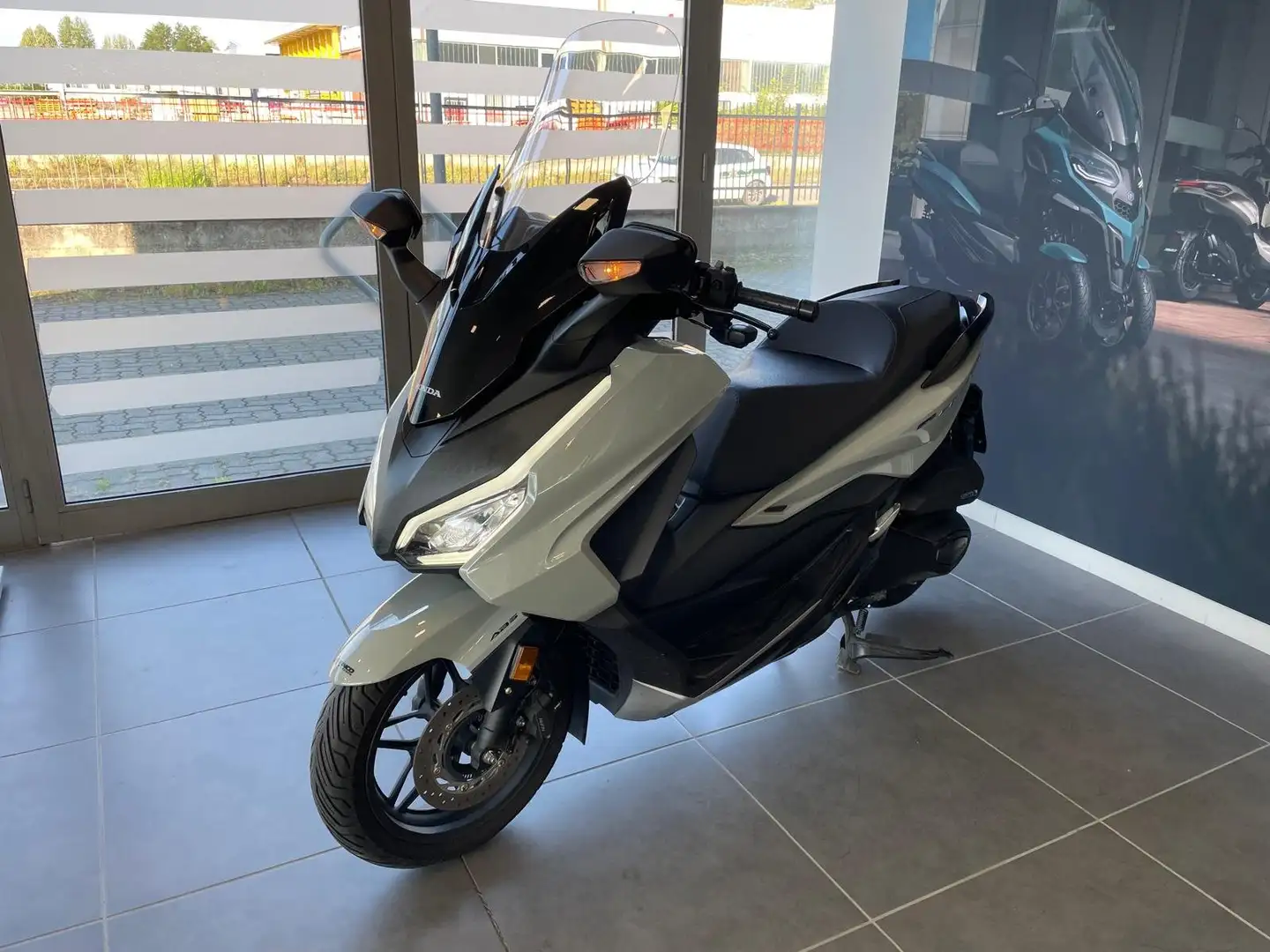 Honda Forza 350 UNICO PROPRIETARIO, SOLO 8.500KM, COME NUOVO! Gri - 1