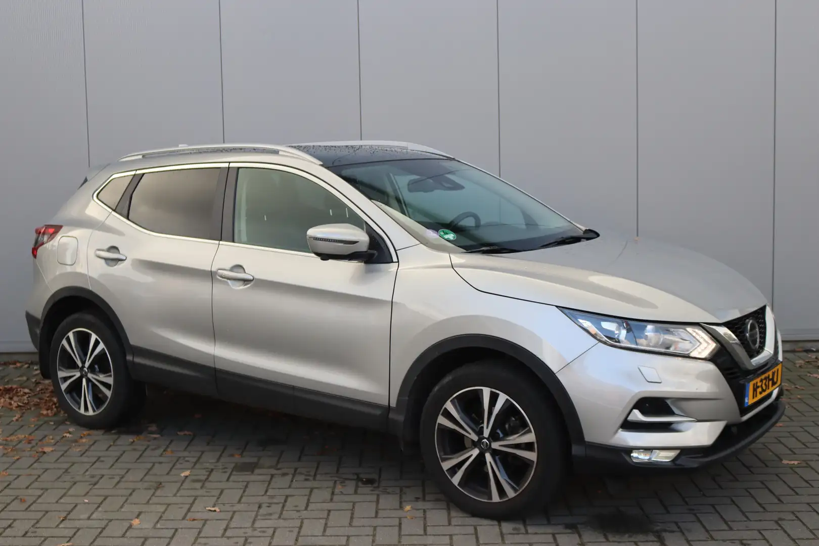 Nissan Qashqai 1.3 DIG-T 140PK N-Connecta Navigatie/Pano-dak/Came Gris - 2