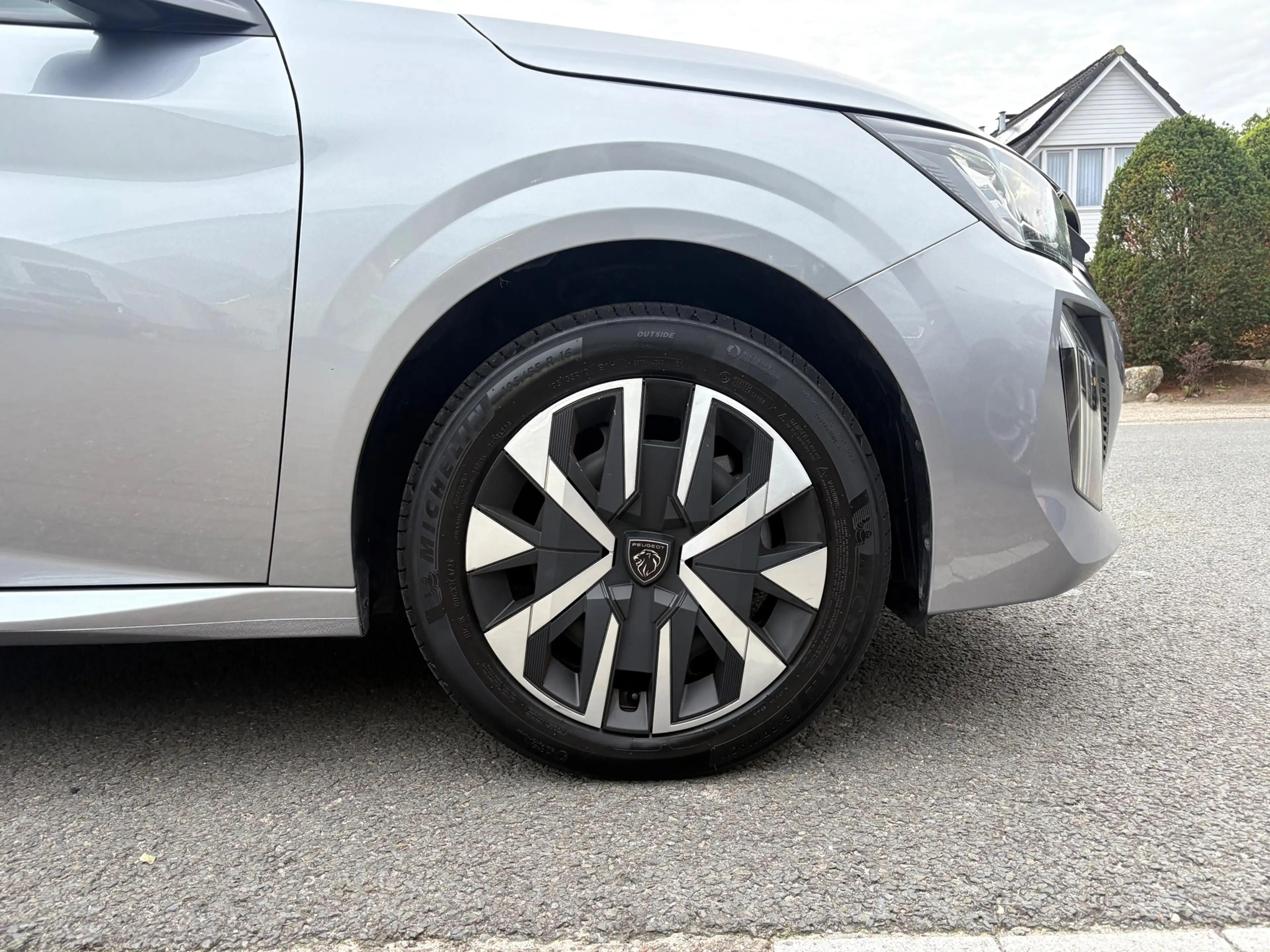 Peugeot 208 1.2 Hybrid 110 e-DCS6 Style CRUISE/CARPLAYY/PDC — photo 9