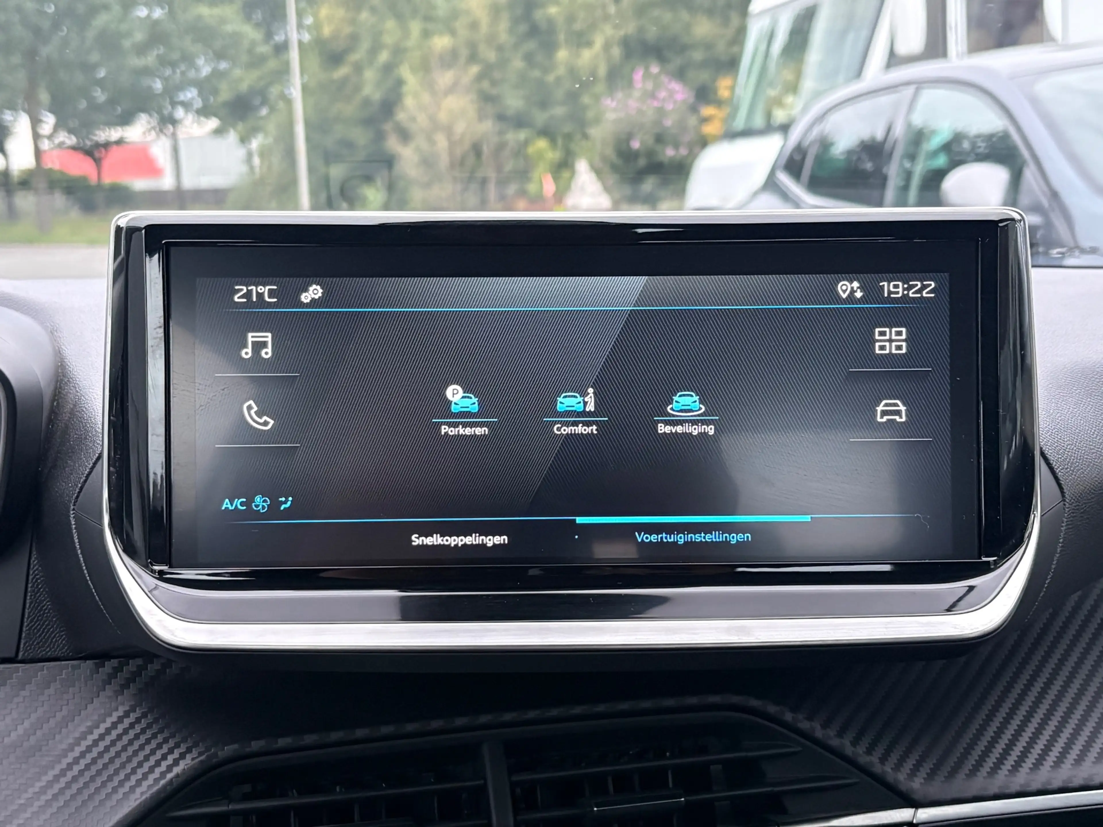 Peugeot 208 1.2 Hybrid 110 e-DCS6 Style CRUISE/CARPLAYY/PDC — photo 31