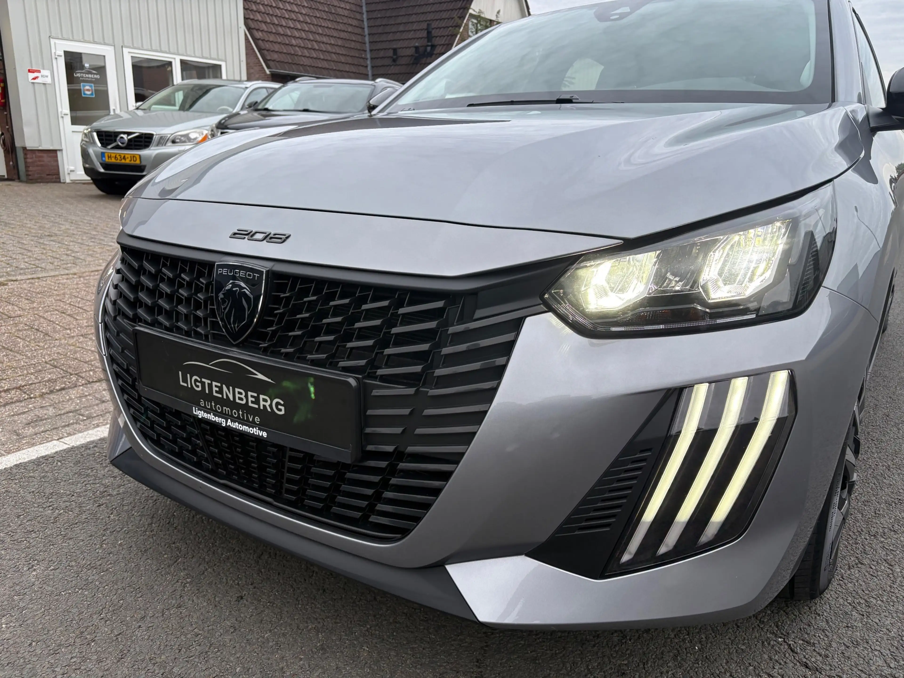 Peugeot 208 1.2 Hybrid 110 e-DCS6 Style CRUISE/CARPLAYY/PDC — photo 19