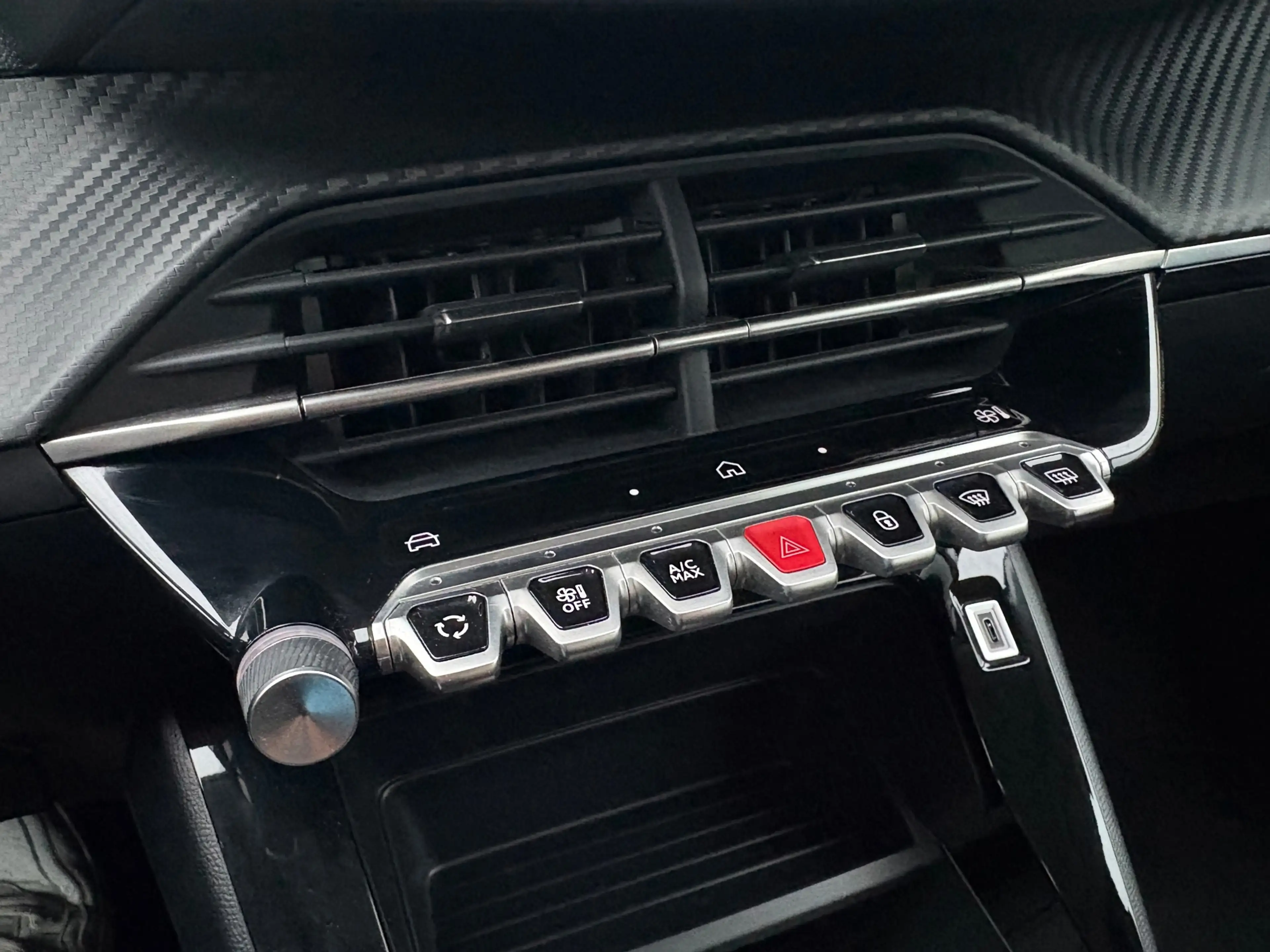Peugeot 208 1.2 Hybrid 110 e-DCS6 Style CRUISE/CARPLAYY/PDC — photo 32