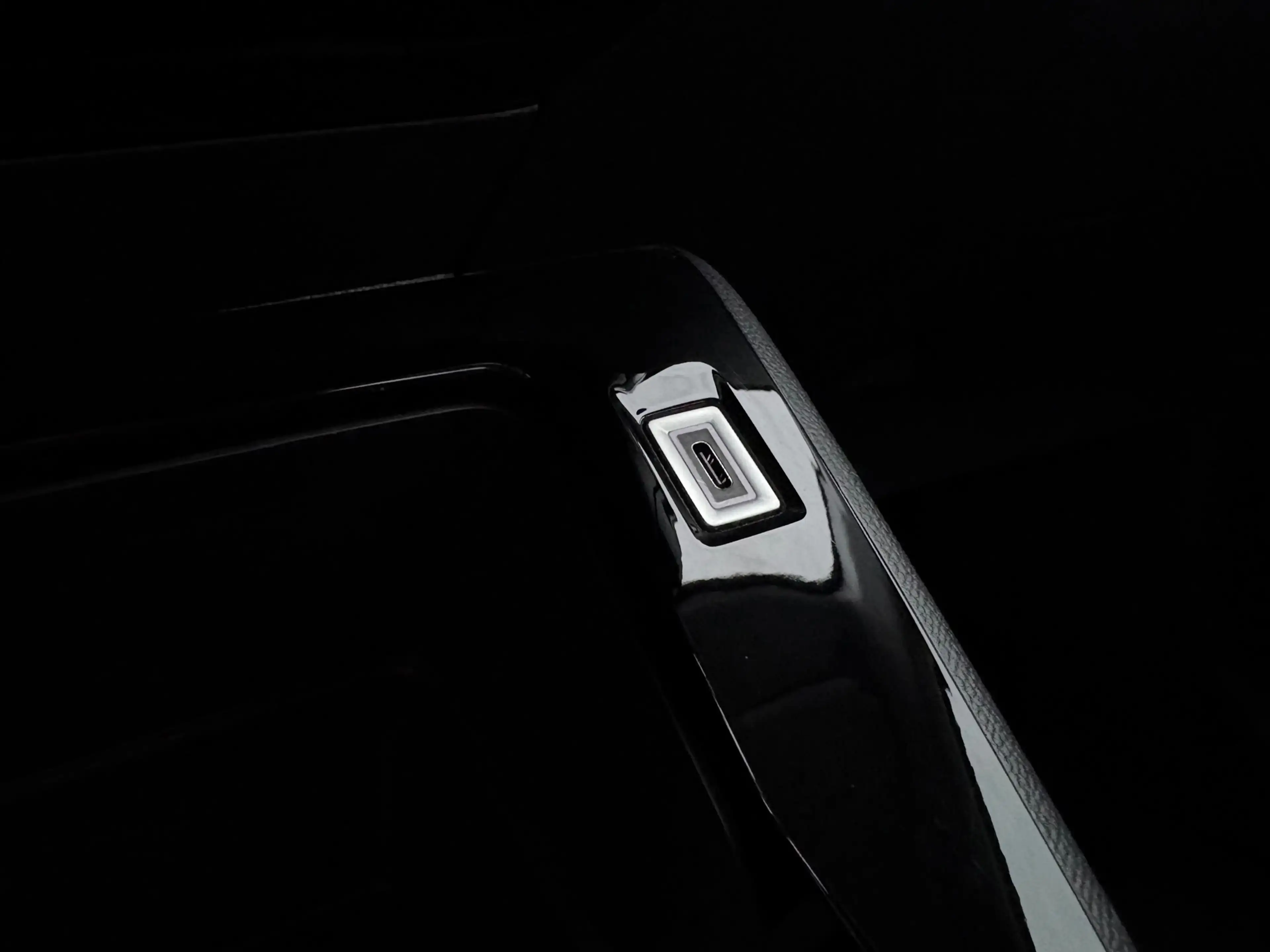 Peugeot 208 1.2 Hybrid 110 e-DCS6 Style CRUISE/CARPLAYY/PDC — photo 33