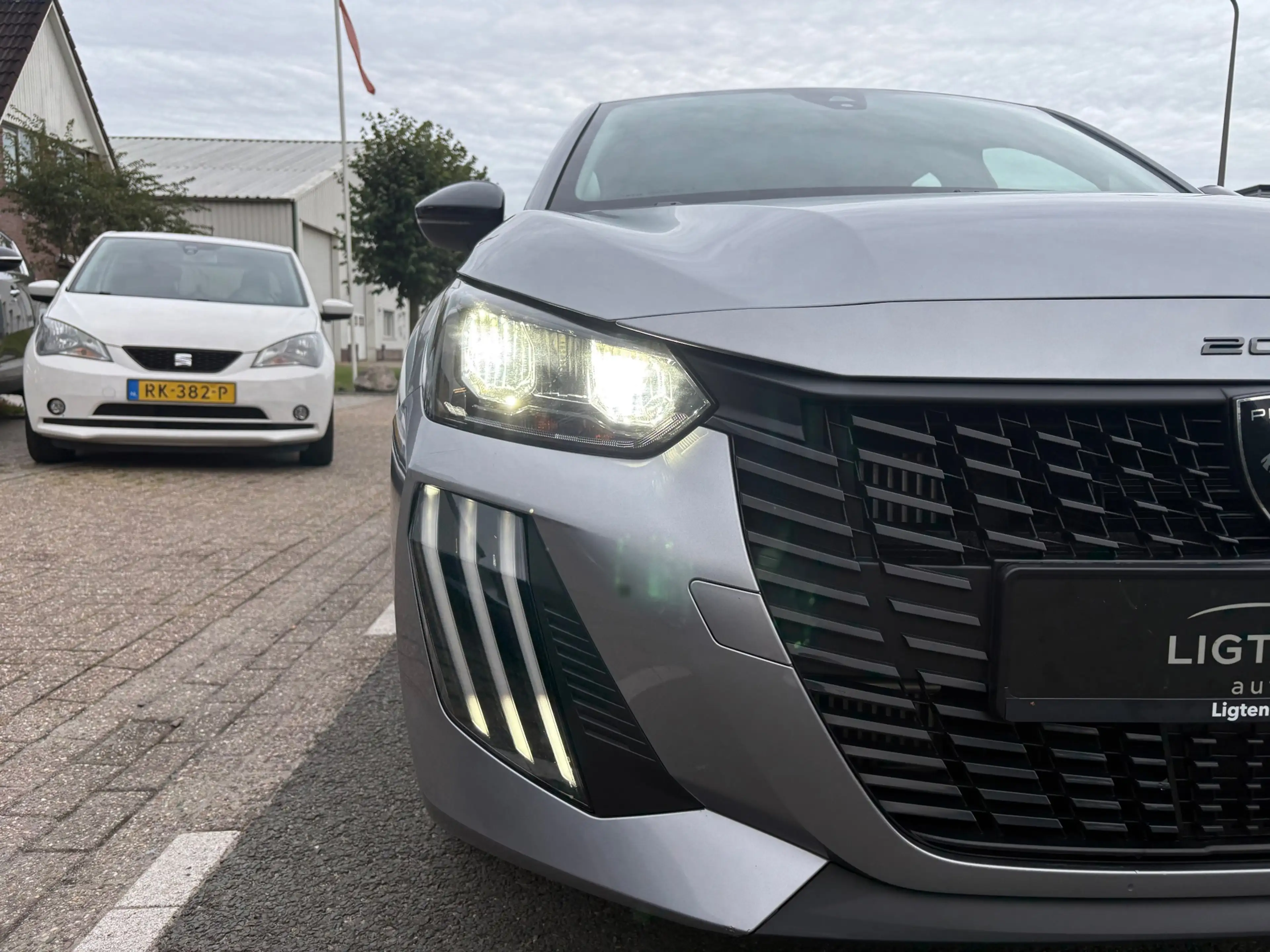 Peugeot 208 1.2 Hybrid 110 e-DCS6 Style CRUISE/CARPLAYY/PDC — photo 8