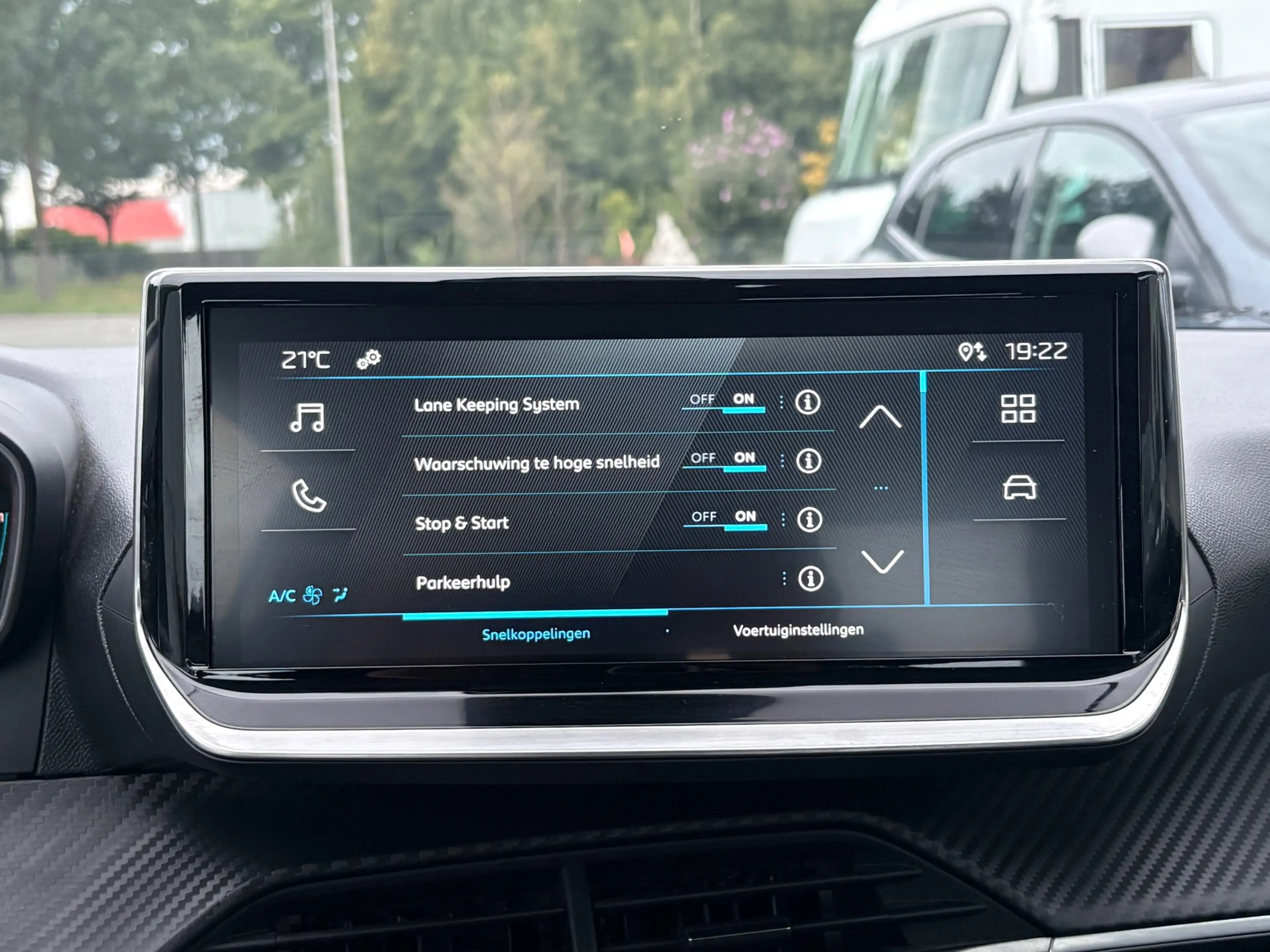 Peugeot 208 1.2 Hybrid 110 e-DCS6 Style CRUISE/CARPLAYY/PDC — photo 29
