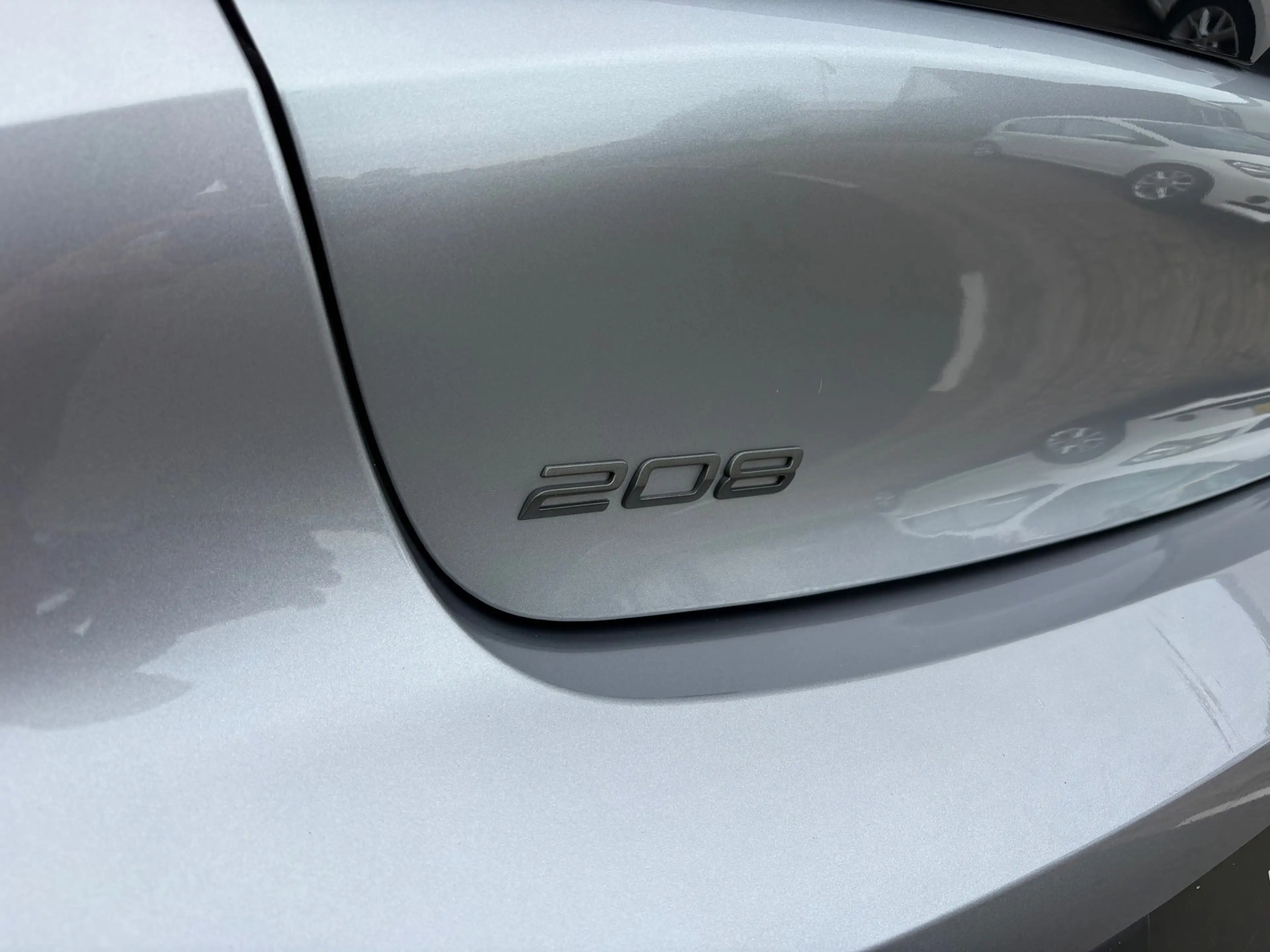 Peugeot 208 1.2 Hybrid 110 e-DCS6 Style CRUISE/CARPLAYY/PDC — photo 25