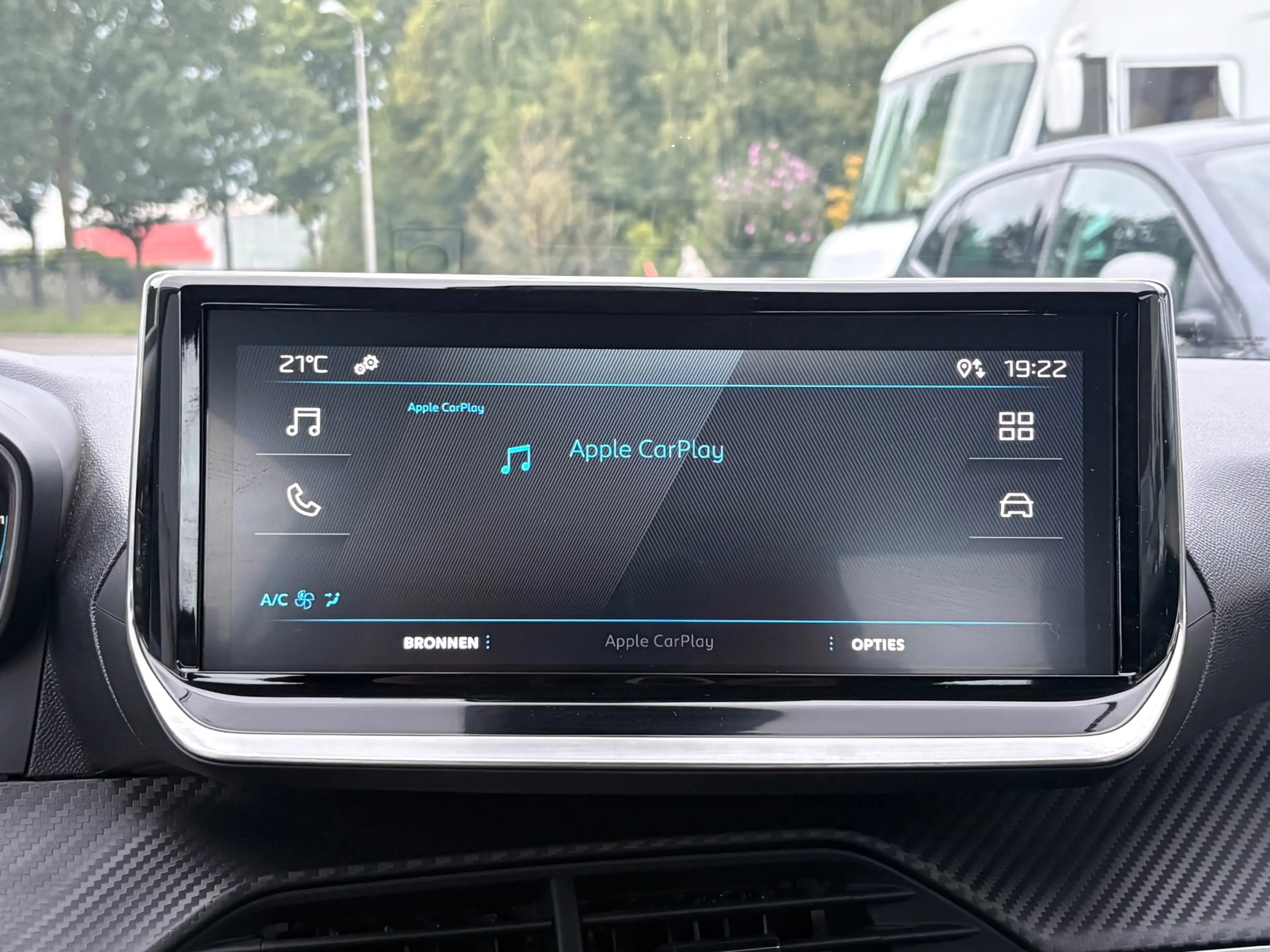 Peugeot 208 1.2 Hybrid 110 e-DCS6 Style CRUISE/CARPLAYY/PDC — photo 28