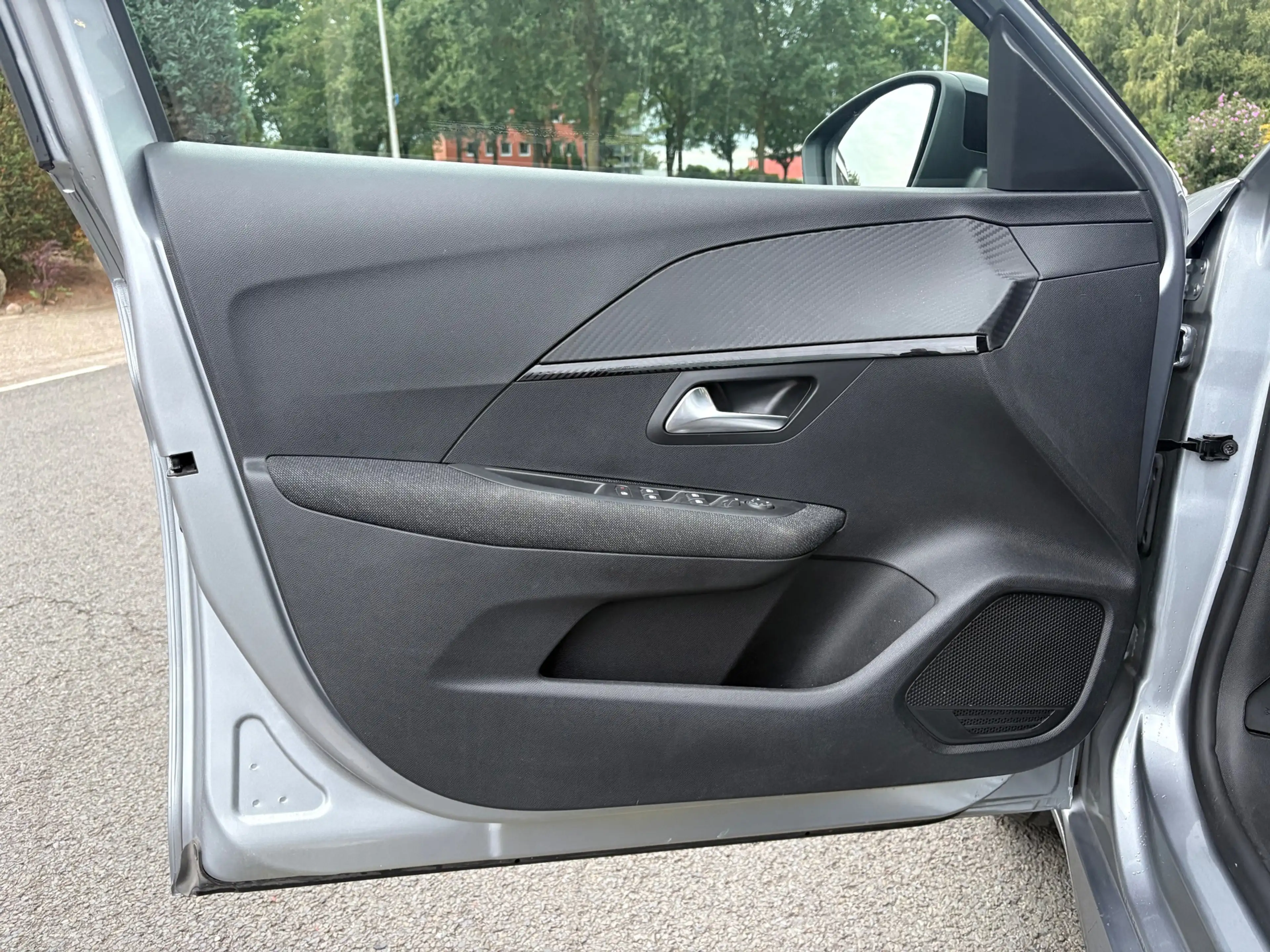 Peugeot 208 1.2 Hybrid 110 e-DCS6 Style CRUISE/CARPLAYY/PDC — photo 11