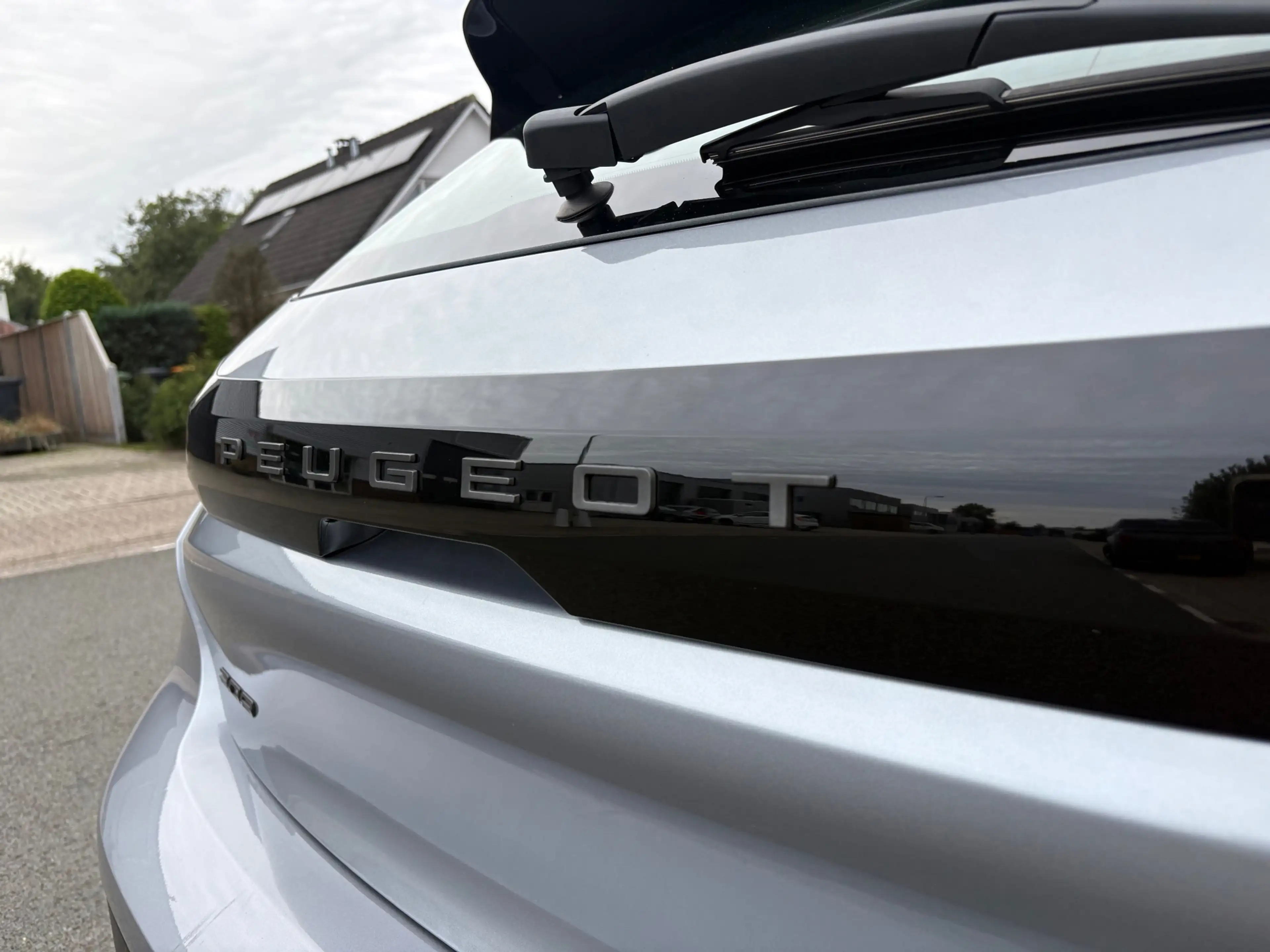 Peugeot 208 1.2 Hybrid 110 e-DCS6 Style CRUISE/CARPLAYY/PDC — photo 27